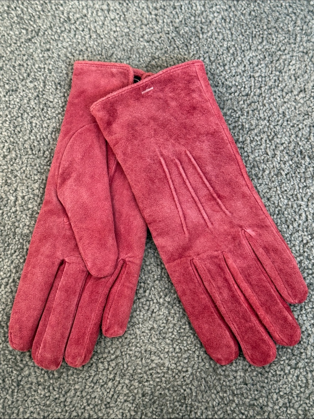 Genuine Suede Isotoner Aris Touch Gloves in Deep Rose. MIXED SIZE! R=Lg L=Med